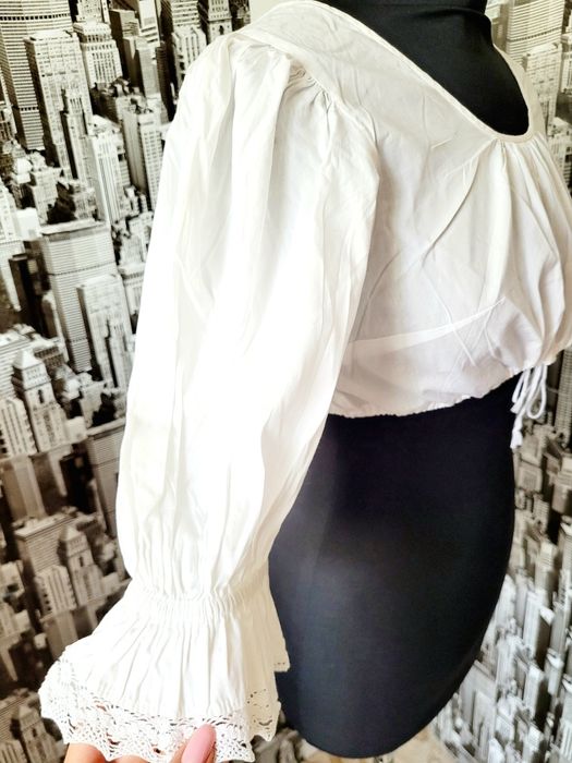 Bluza scurta alba stil vintage