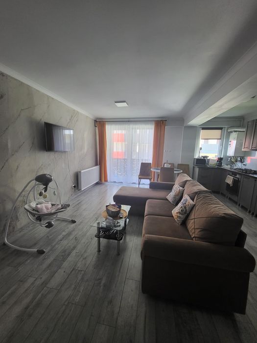 Inchiriez apartament