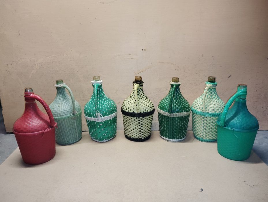 Стари стъклени дамаджани