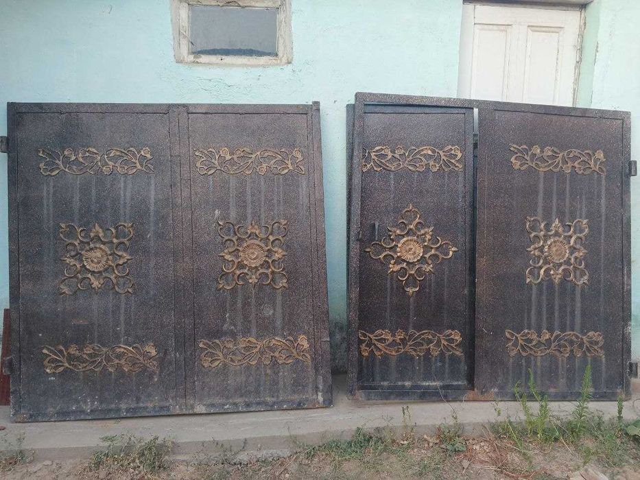 Гаражные ворота с дверью