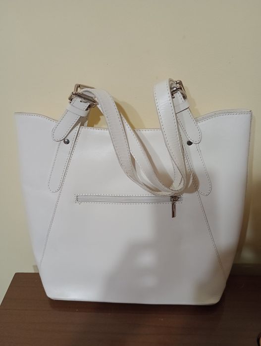 Бяла дамска чанта естествена кожа