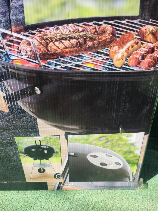 Grătar nou in cutie cu roti și capac