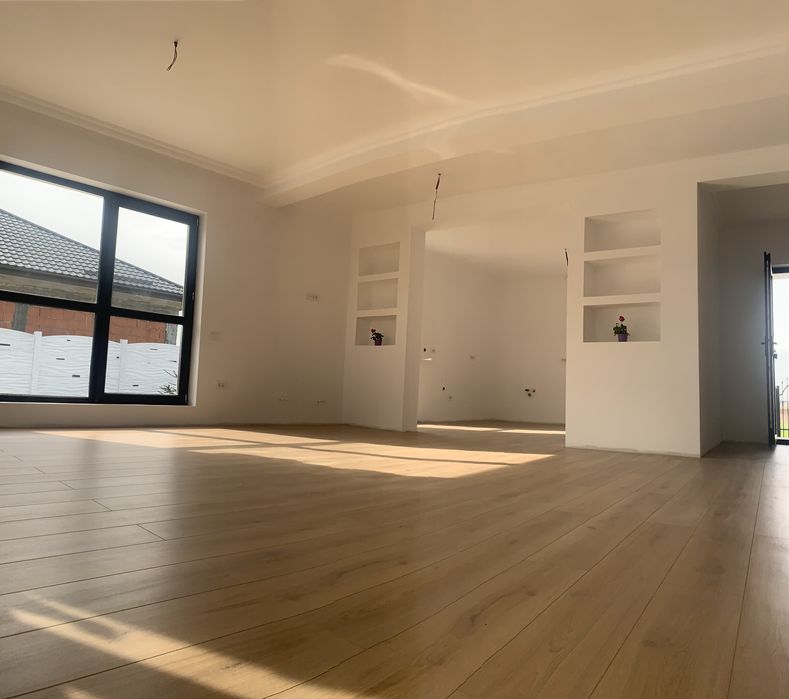 Casa in sabareni str asfaltata