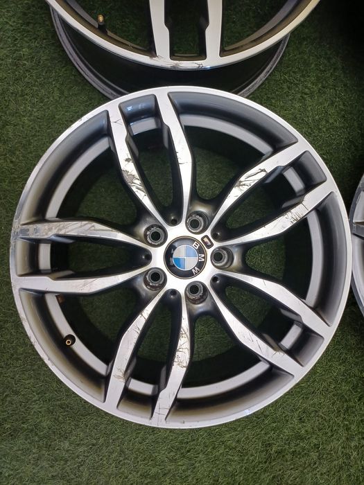 Диски R19 5x120 на BMW разноширокие.