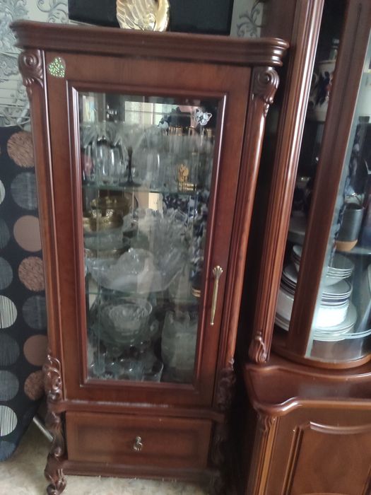 Продам горку срочно и сервант к для хрусталя