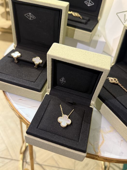 Золотое колье Van Cleef 18K(750проба) с перламутром