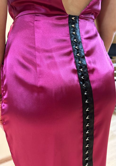 Rochie fuxia cu spatele gol