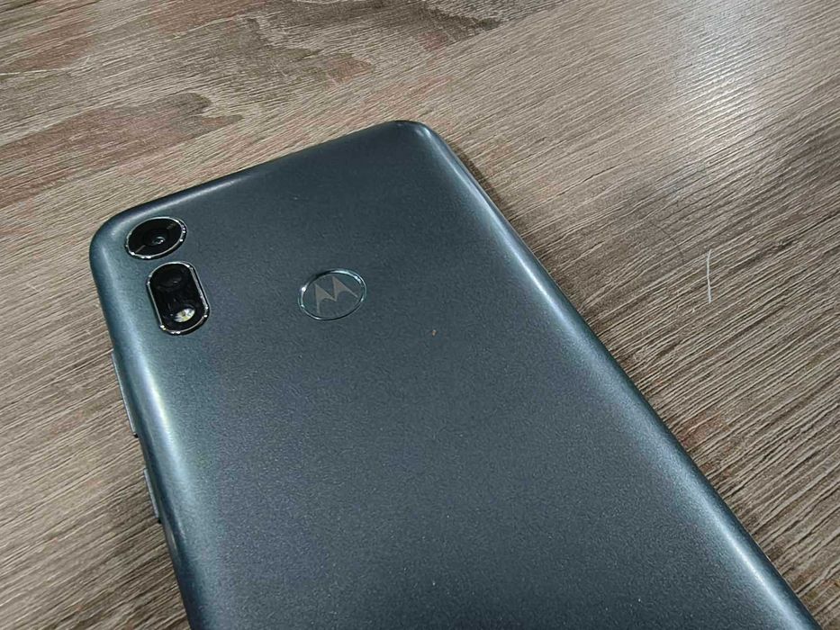 Мобилен телефон Motorola E6i