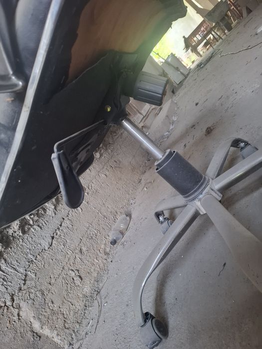 Kreslo sotiladi xolati rasmdaqa xech qaeri sinmagan