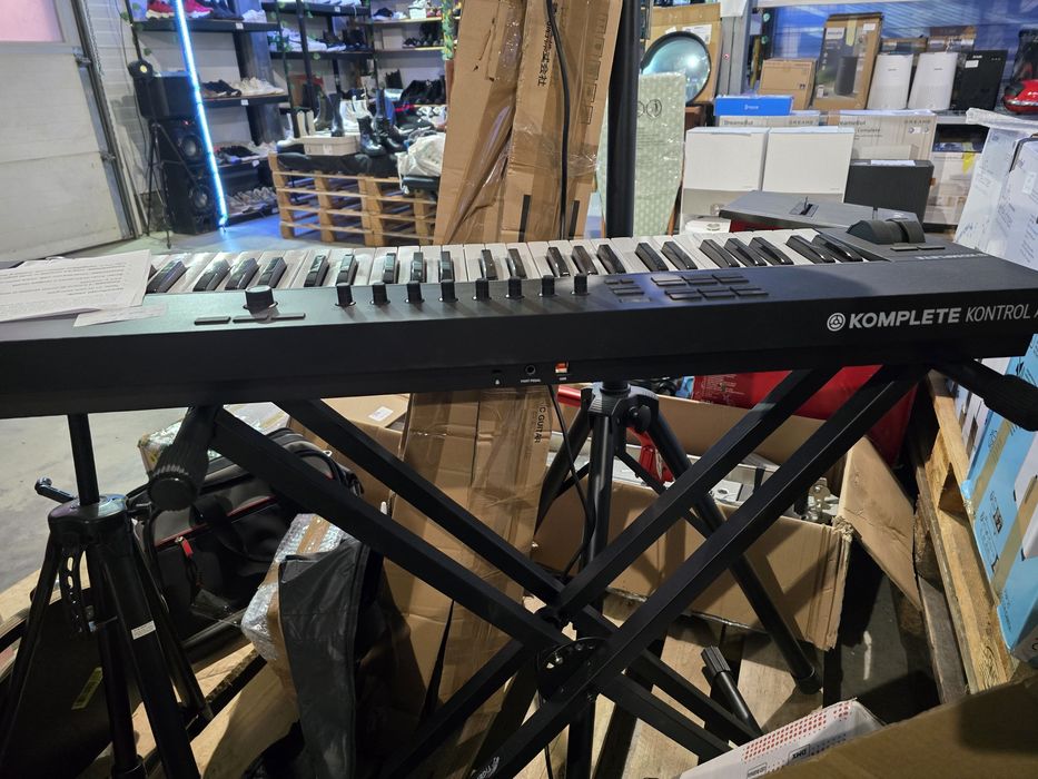 Controler MIDI Komplete Kontrol A61