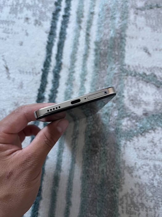 Продаю телефон Vivo V40 Lite
