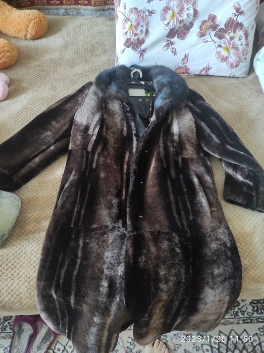 Продам шубу мутон с норкой