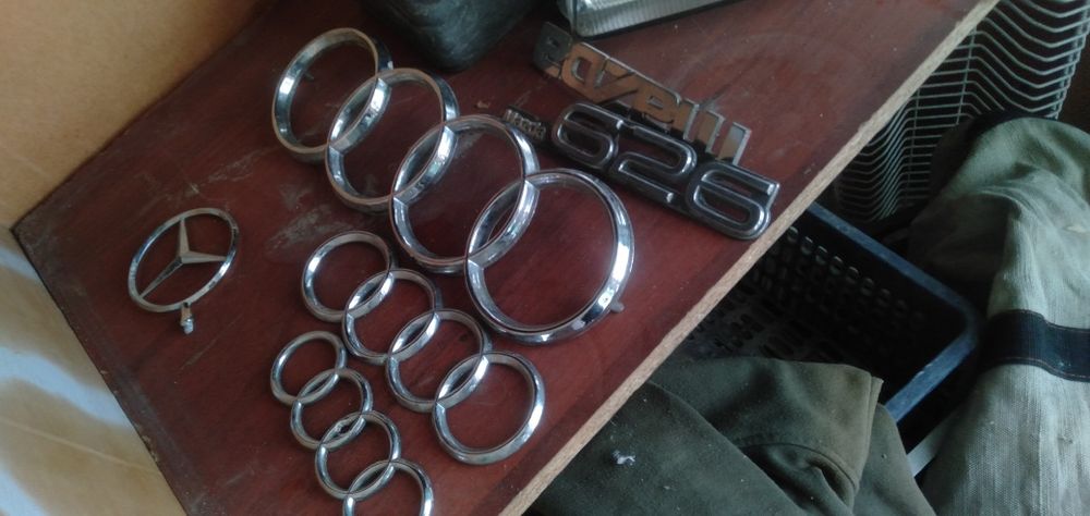 Знаки  на  разных машина