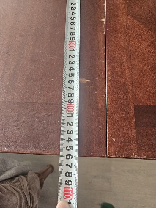 Продаётся Стол. В хорошем состоянии