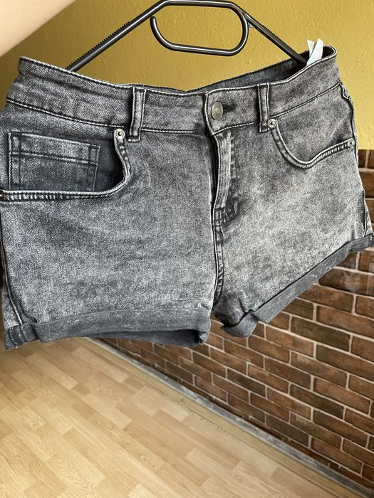 Blugi scurti , marimea M