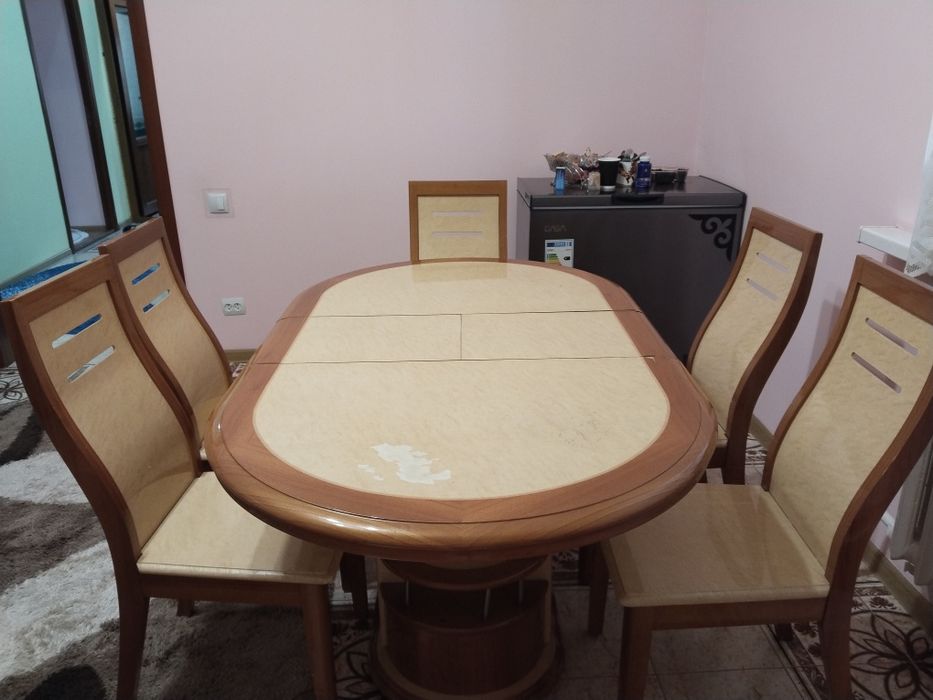 Кухненный стол со стульчиками