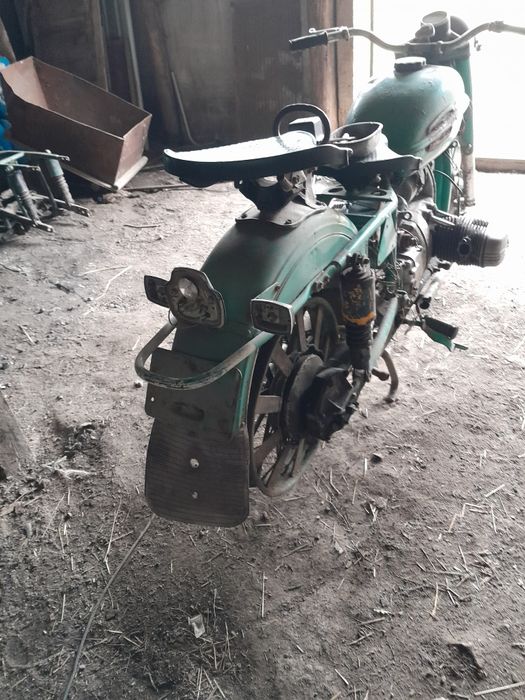 Продам мотоцикл Урал (на запчасти)