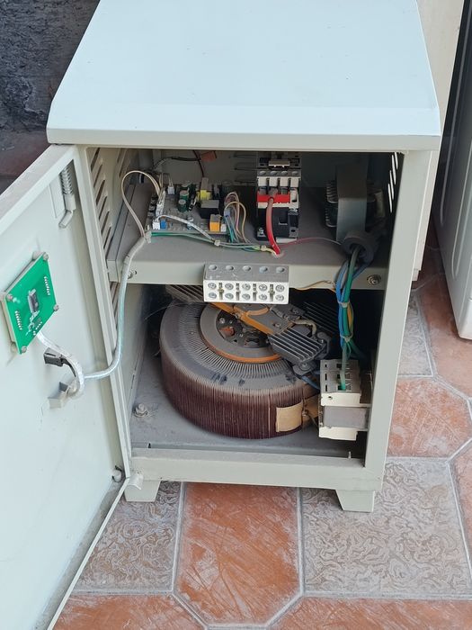 Стабилизатор напряжения 10.000