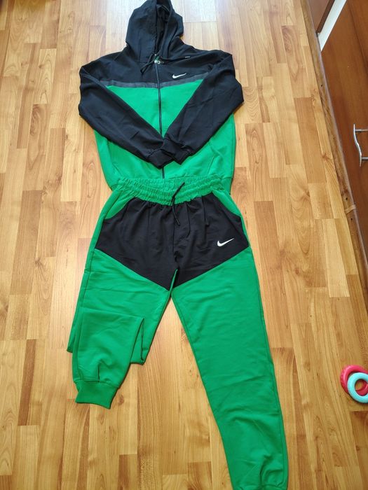 Vând trening Nike bărbați
