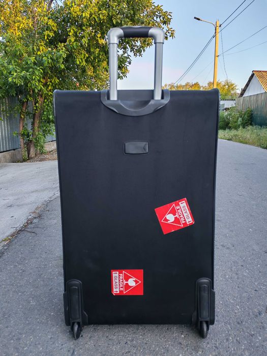 Продам вместительный чемодан