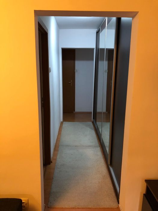 Închiriez apartament 4 camere