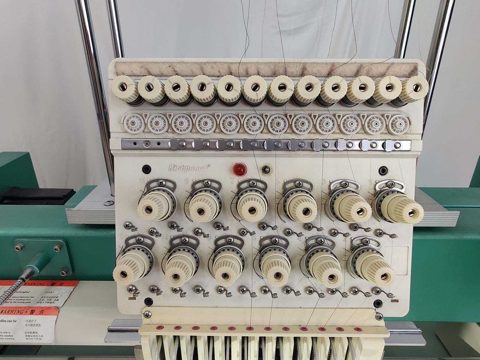 Masina de brodat Richpeace, 1 cap, 12 ace