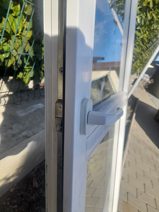 Vând ușa de balcon