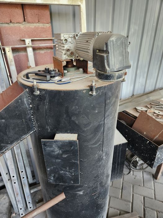 Бетономешалка 1 куб с формами