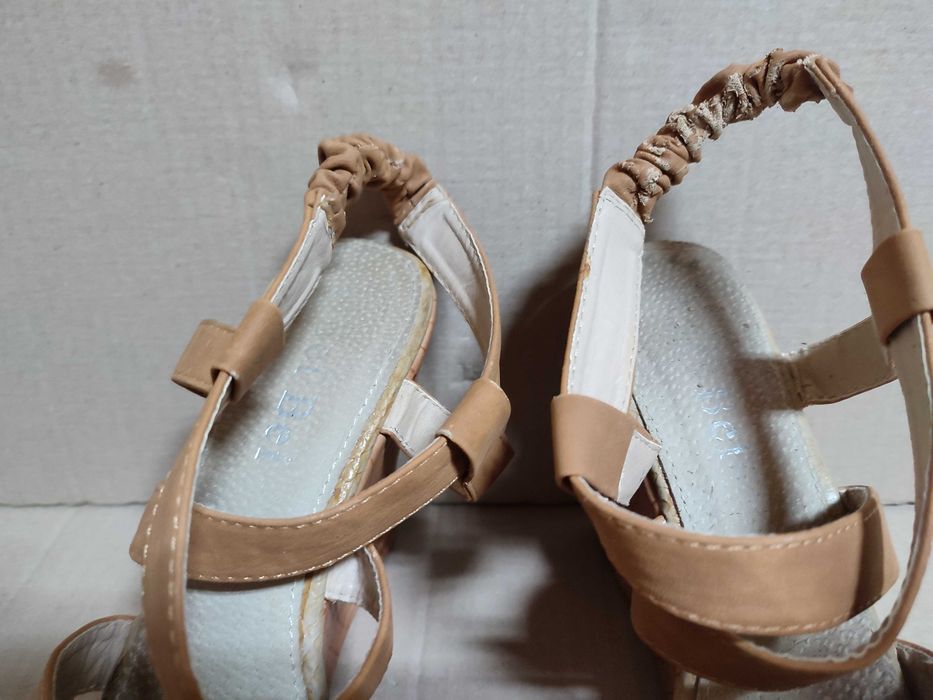 Sandale de dama, maro, stare buna, pret rezonabil.