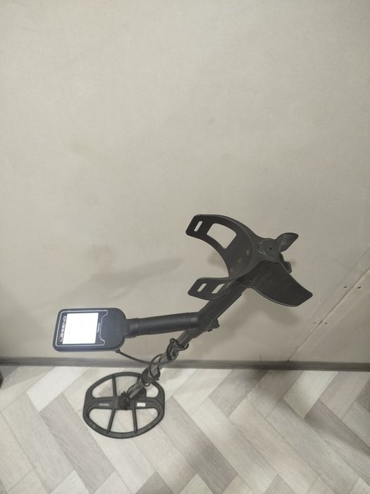 Продам металлоискатель Nokta Legend