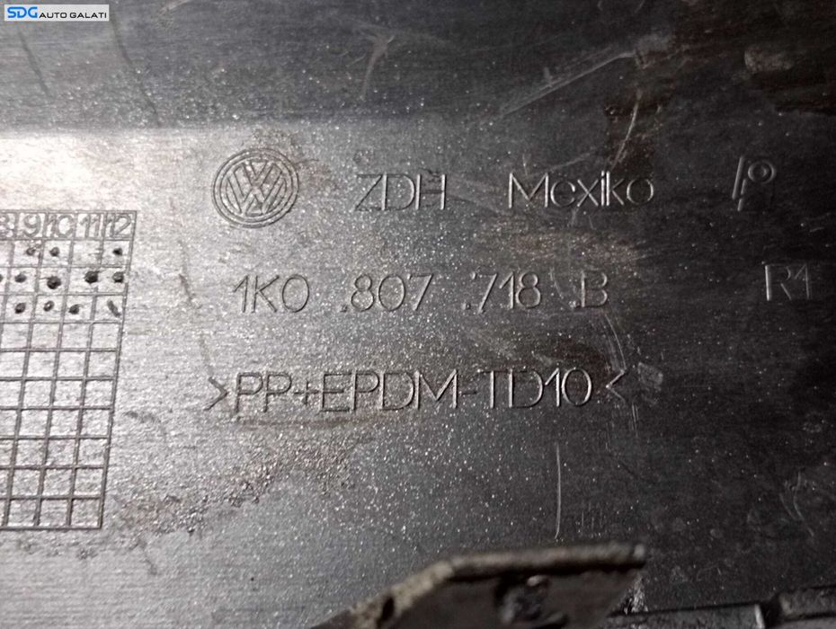 Bandou Ornament Dreapta de pe Spoiler Bara Fata Volkswagen Jetta 3 2005 - 2010 Cod 1K0807718B [M4890]