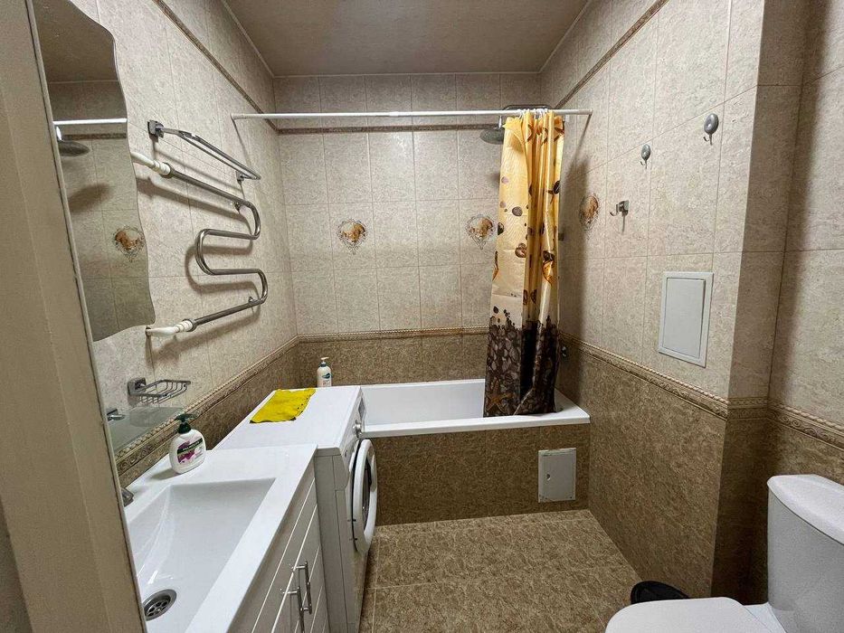 Сдается 4х комнатная в Центре,  110 школа  1200 уе.