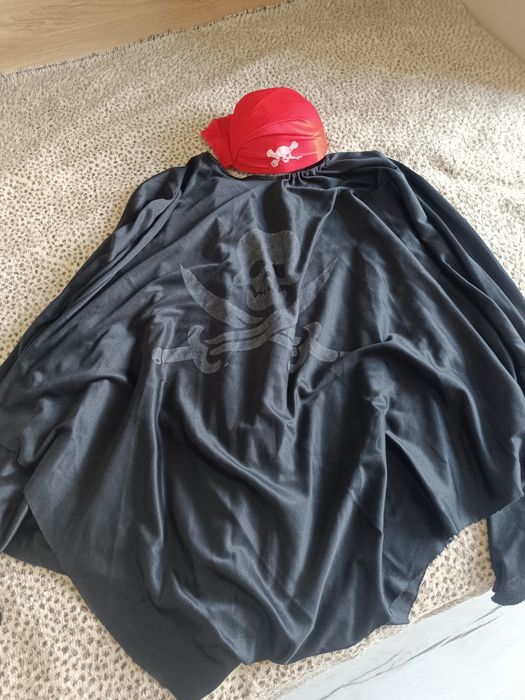 Пиратски костюм (пелерина с шапка)