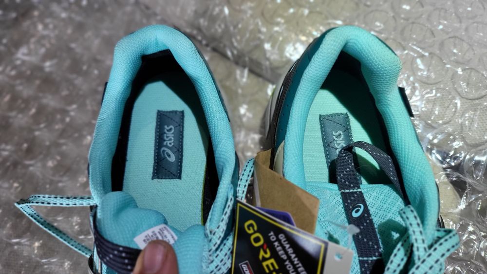 Чисто нови туристически маратонки Asics Gore-Tex 44.5