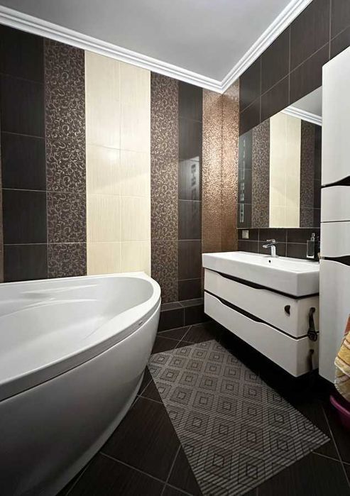 Дава се под наем Двустаен апартамент в София, Център - 65 кв.м за 433.5 € - Снимка #1