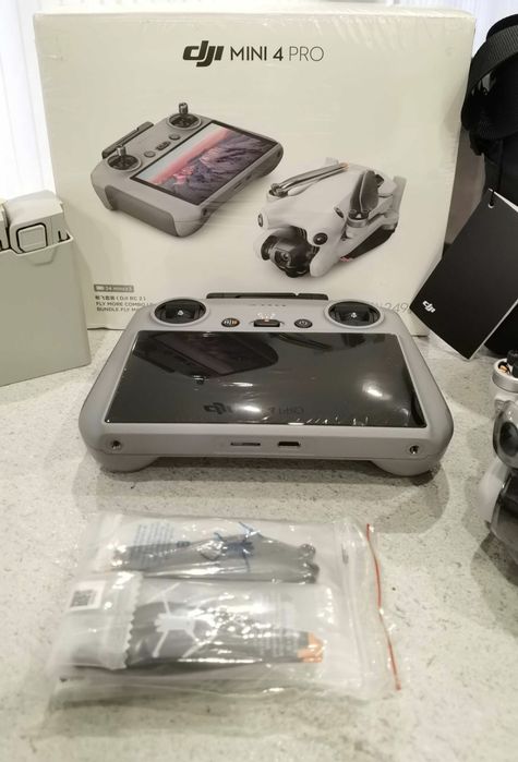 DJI Mini 4 PRO Fly More Combo