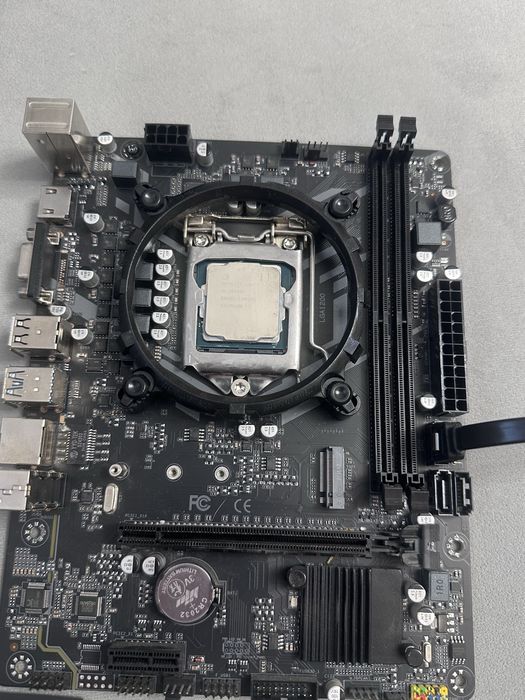 Материнская плата с процессором Intel core i5-10400f
