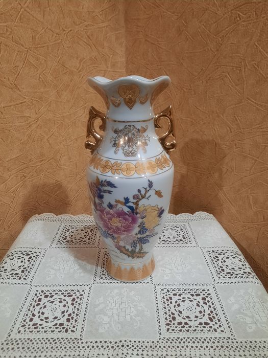 Красивая Китайская ваза-амфора, высота 26см. Состояние отличное, золоч