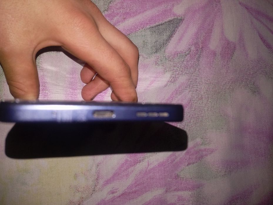 Продаю телефон moto g05