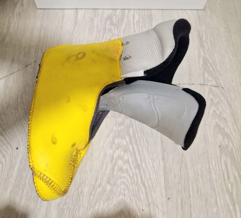 Продам лыжные ботмнки для девочки