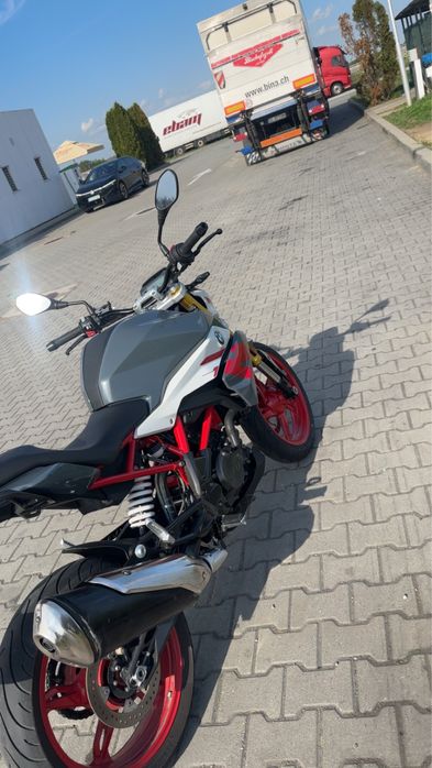 Motocicleta BMW G-310R