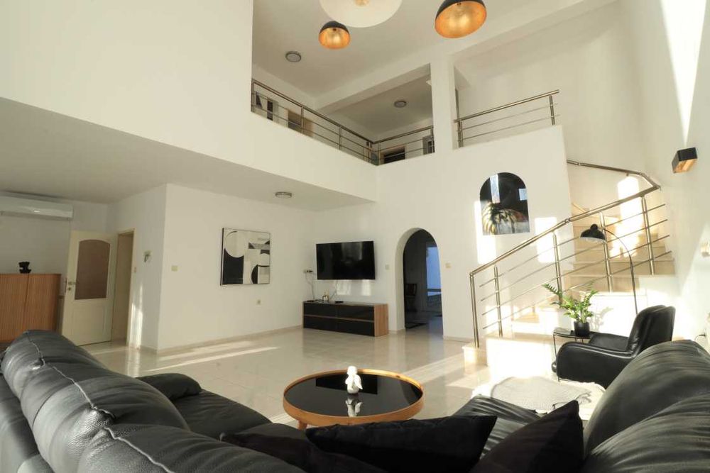 Дава се под наем Къща в Варна, м-т Св. Никола - 500 кв.м за 2992.17 € - Снимка #10