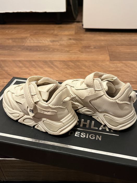 Осенние кроссовки для малышей