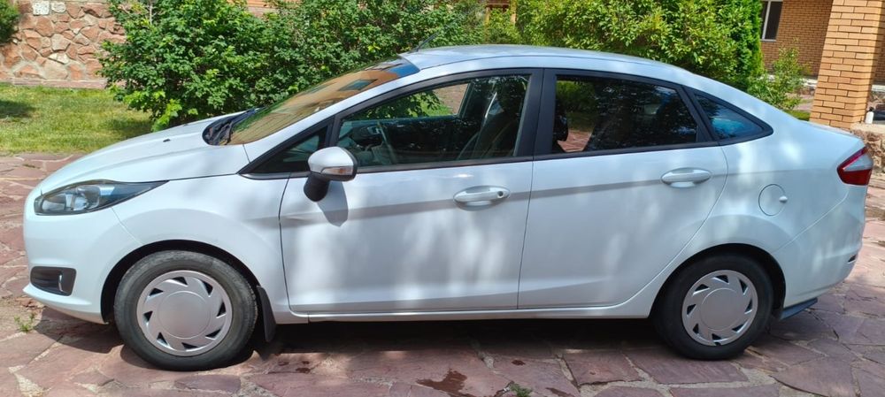 Автомобиль Ford Fiesta