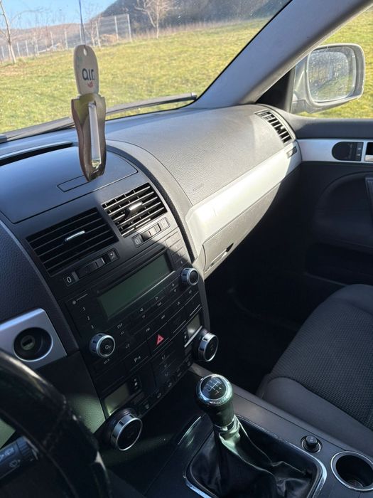 Vând Volkswagen Touareg