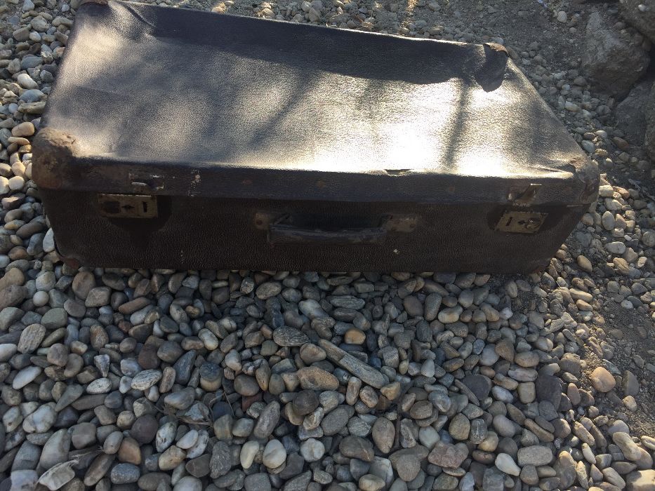 Geamantan vechi Colectie, Decor