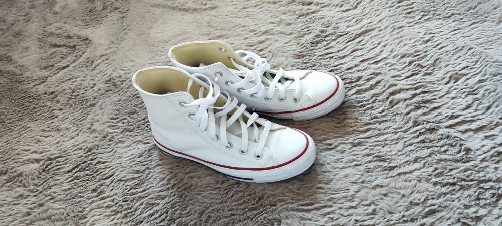 Vând tenesi înalți converse, mărimea 37