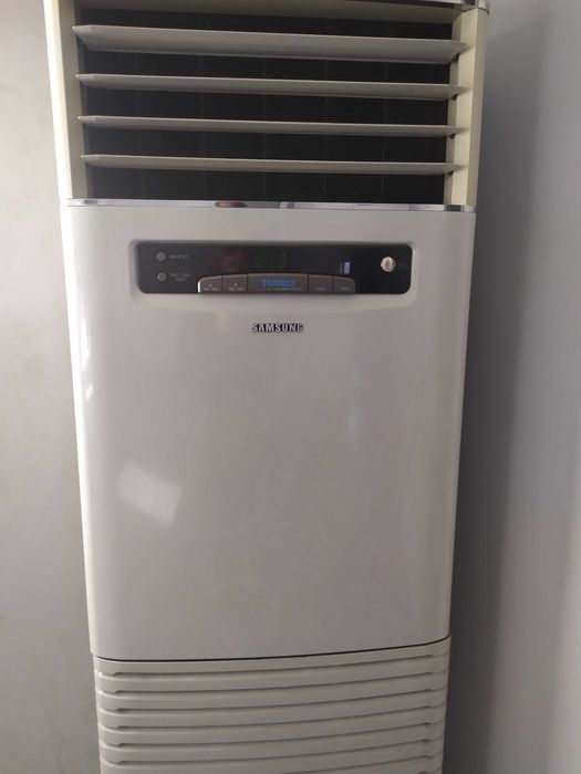 Колонен климатик Самсунг