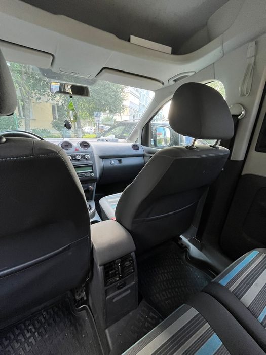 VW Caddy Maxi 1.6 TDI 105 CP, 7 locuri, 2012, cutie manuală
