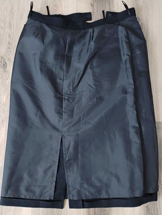 Черна вълнена пола